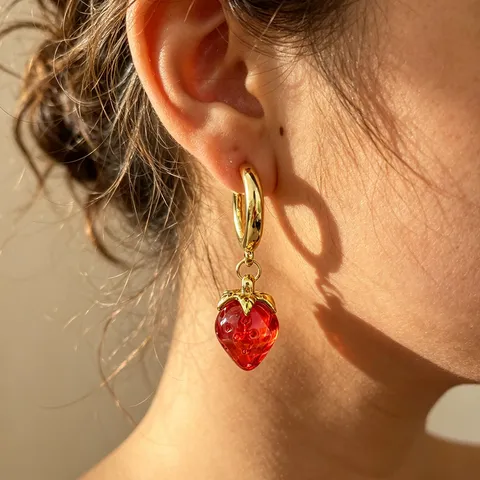 Ins Style Resin Strawberry Pendant Earrings Cute Fruit Dangle Earrings Gold Metal Hoop Earrings Fashion Jewelry For Women