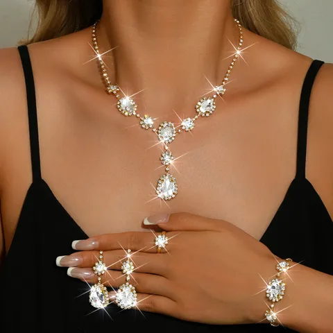 Lussuoso Set di Gioielli in Rame con Strass a Goccia d'Acqua per Donna Matrimonio Festa Sposa Collana Orecchini Bracciale Anello Set