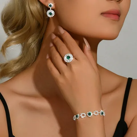 Set di Collana Bracciale Orecchini Anello in Rame con Strass a Fiore Minimalista alla Moda per Donna Elegante Gioielli di Lusso per Matrimonio Festa Sposa