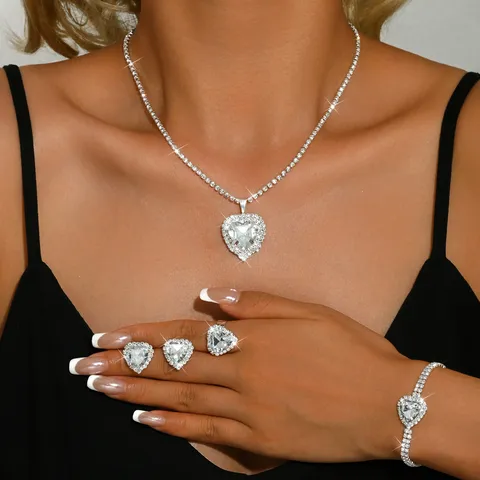 Set Gioielli Cuore in Rame e Strass Lusso Leggero Elegante Catena a Castone Collana Bracciale Orecchini Anello Set per Donna Banchetto Matrimonio Accessori Abito