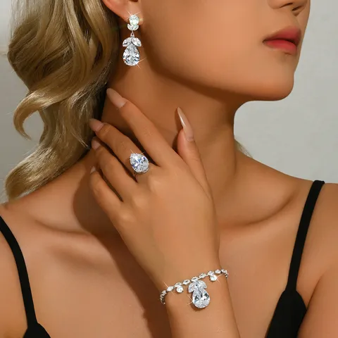 Set di Gioielli in Rame con Strass di Moda Elegante Design a Goccia d'Acqua e Foglia Orecchini Collana Anello Bracciale per Matrimonio Festa Donna Accessori