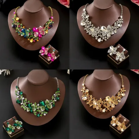 Set di Gioielli Collana Orecchini a Bottone a Forma di Fiore Farfalla in Lega di Zinco Strass Esagerato per Sposa Abito da Sposa Cena Festa Donna Accessorio