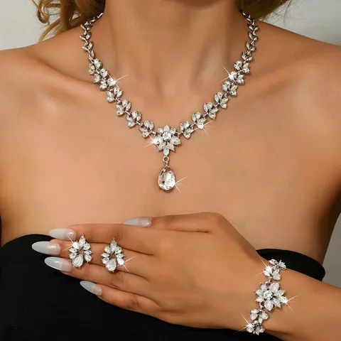 Lussuoso Set Di Gioielli In Lega Con Strass Foglia Goccia Ciondolo Collana Orecchini Bracciale Per Matrimonio Banchetto Festa Donna