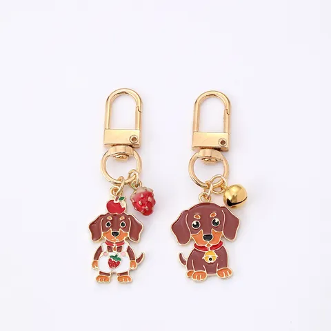 Porte-clés en Alliage d'Émail Chien Teckel Fraise de Dessin Animé Pendentif de Sac Cloche Mignon Cadeau pour Enfants Femmes