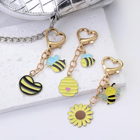 Süßer Insekt Biene Wabe Sonnenblume Herz Schlüsselanhänger Zinklegierung Emaille Taschenanhänger Pastoral Stil Schlüsselring Für Damen