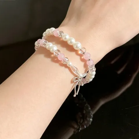 Damen Doppelschichtiges Rosa Kristall Künstliche Perle Armband Süße Schleife Anhänger Elegante Handschmuck Geschenk für Mädchen