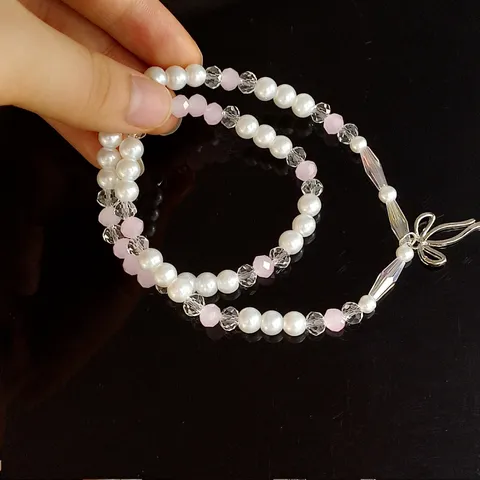 Damen Doppelschichtiges Rosa Kristall Künstliche Perle Armband Süße Schleife Anhänger Elegante Handschmuck Geschenk für Mädchen