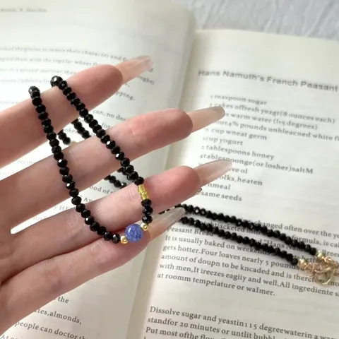 Original Ins Stil Schwarze Kristall Blau Krachperlen Halskette Zart Dünn Choker Minimalistisch Nische Süß Cool Damen Schmuck