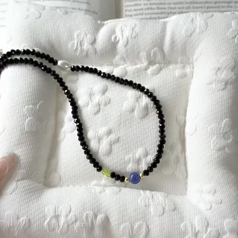 Original Ins Stil Schwarze Kristall Blau Krachperlen Halskette Zart Dünn Choker Minimalistisch Nische Süß Cool Damen Schmuck