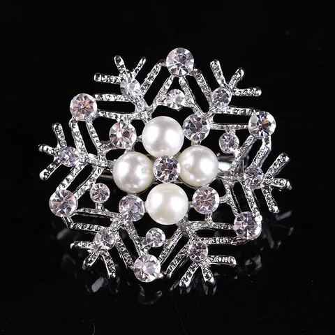 Elegant Alloy Artificial Pearl Snowflake Brooch For Women Fashion Rhinestone Flower Pin Jewelry Gift Versatile Scarf Clip