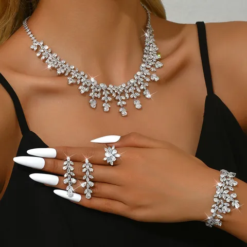 Licht Luxe Blad Kwast Zirkonia Vol Diamant Halsketting Oorbellen Ring Armband Vier Delige Set Bruids Sieraden