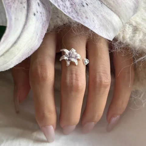 Süße Legierung Lilie Blume Offen Einstellbarer Ring Eleganter Strass Herz Blume Fingerring Zarter Täglicher Party Modeschmuck Geschenk Für Damen