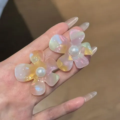 Koreanischer Stil Irisierende Blume Künstliche Perle Ohrstecker Süße Acryl Harz Pfosten Ohrringe Für Damen Modeschmuck