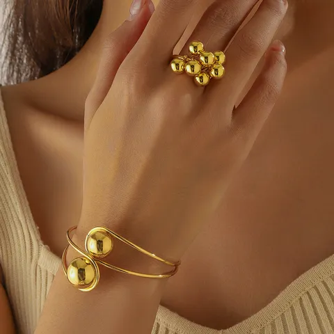 Set di Bracciale Rigido Aperto e Anello con Sfere Placcato Oro 18K Gioielli Minimalisti Regolabili in Metallo per Donna