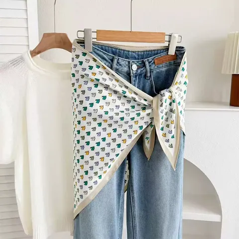 Koreaanse Stijl Kleurrijke Paard Print Driehoek Sjaal Zachte Mode Polyester Sjaal Dames Hals En Taille Decoratie