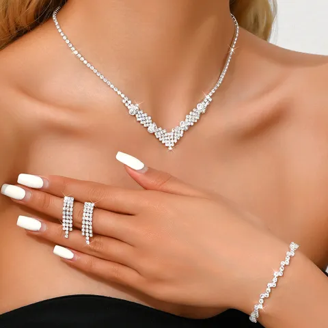 Europäische Mode Strass Schmuckset Herz Wassertropfen Anhänger Halskette Armband Ohrringe Set Für Damen Legierung Silber Strass Schmuck