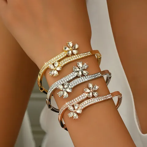 Minimalist Stainless Steel Rose Gold Bangle For Women Electroplated Rhinestone Flower Bracelet Fashion Sweet Floral Open Jewelry Gift