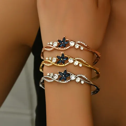 Minimalist Stainless Steel Rose Gold Bangle For Women Electroplated Rhinestone Flower Bracelet Fashion Sweet Floral Open Jewelry Gift