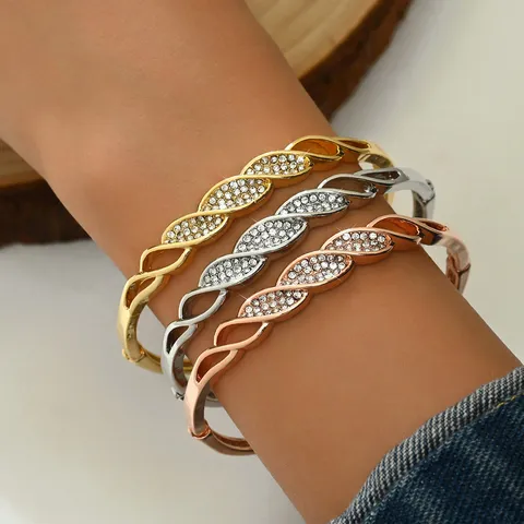 Bracciale Geometrico Cavo in Acciaio Inossidabile con Strass per Donna Gioielli a Mano Quadrati Intarsiati di Lusso Leggero Accessori
