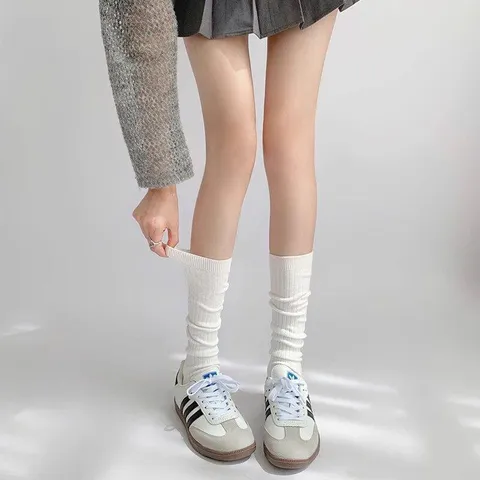 Chaussettes Slouch Unies Décontractées pour Femmes Printemps Été Fines Mi-bas Mélange de Coton Respirant Mode Crew Chaussettes