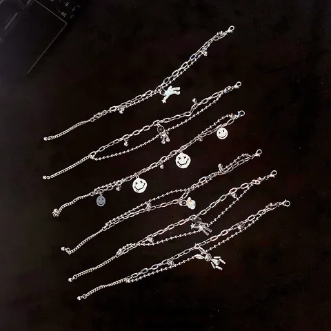 Pulsera de Cadena de Capas Múltiples de Acero de Titanio de Hip Hop Cruz Retro Vintage Astronauta Oso Mecánico Cara Sonriente Colgante Pulsera para Hombres Mujeres Joyería Regalo