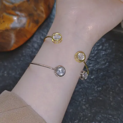 Brazalete Abierto de Acero Inoxidable Minimalista para Mujer Pulsera de Lujo con Strass Corazón Redondo Vintage Chapado en Oro Plata