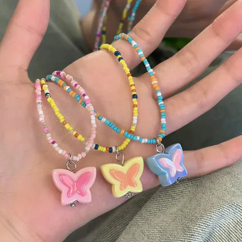 Collar Y2K con Cuentas de Mariposa para Mujer Gargantilla de Cuentas de Colores Joyería Estética Dulce y Genial Colgante de Mariposa Cadena de Clavícula