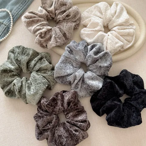 Einfarbige Elastische Plüsch Haargummis Für Damen Weiche Plissierte Große Haarbänder Winter Herbst Koreanische Süße Haar Accessoires