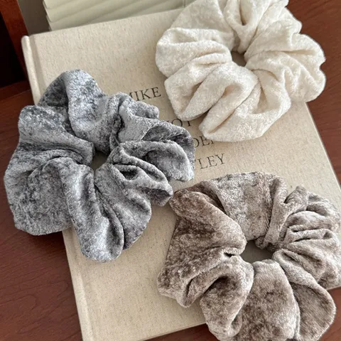 Einfarbige Elastische Plüsch Haargummis Für Damen Weiche Plissierte Große Haarbänder Winter Herbst Koreanische Süße Haar Accessoires