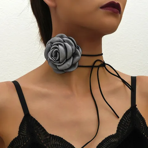Collar con Colgante de Flor de Tela de Satén Minimalista Coreano Gargantilla de Cinta de Cordón de Terciopelo de Aleación de Resina Collar Largo de Capas Flores Grises Joyería de Moda Regalo para Mujeres