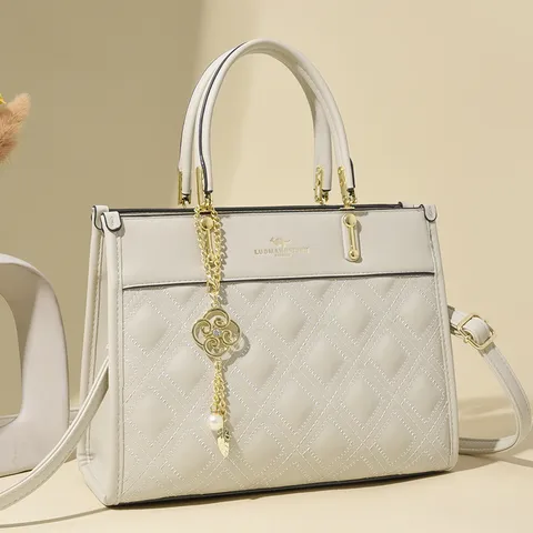 Women PU Leather Quilted Tote Bag Large Capacity Fashion Handbag Casual Shoulder Bag With Metal Chain Pendant