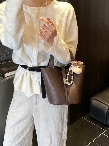 Women PU Leather Bucket Bag Cute Cartoon Bear Pendant Handbag Versatile Casual Single Shoulder Crossbody Bag Daily Purse