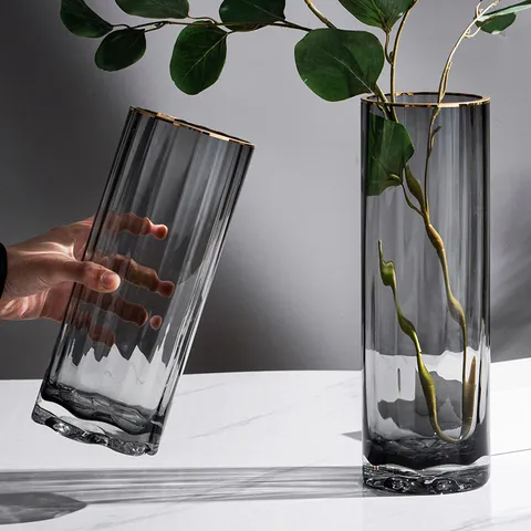 Vase en Verre Transparent Droit Rayé Minimaliste Nordique Vase à Fleurs Décoratif de Table de Luxe Bord Doré pour Décoration de Salon