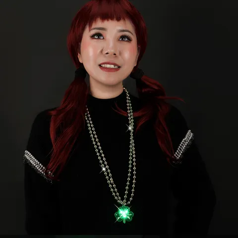 St Patrick's Day Shamrock LED Glowing Necklace Green Beaded Chain 3-Mode Light Up Clover Pendant Necklace For Festival Party Parade
