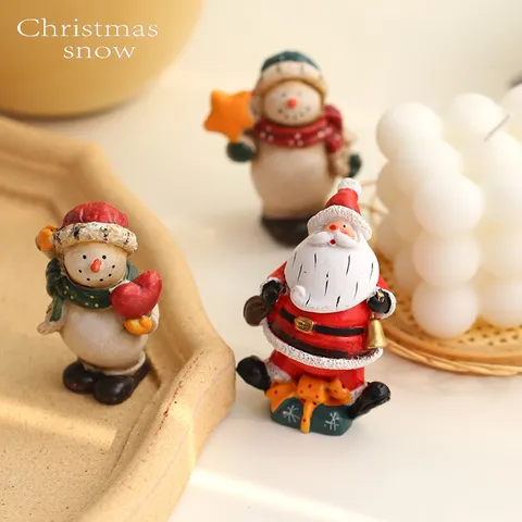 Mini Ornamenti Natalizi in Resina Babbo Natale Pupazzo di Neve Renna Figurine in Miniatura per Scrivania Ufficio Casa Decorazione Festiva Regalo