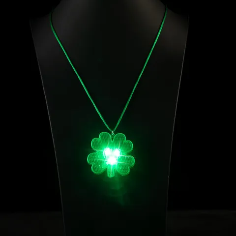 St. Patricks Day LED Leuchtende Kleeblatt Anhänger Halskette Grün Leuchtender Schmuck Für Festliche Party Und Feiertage Unisex