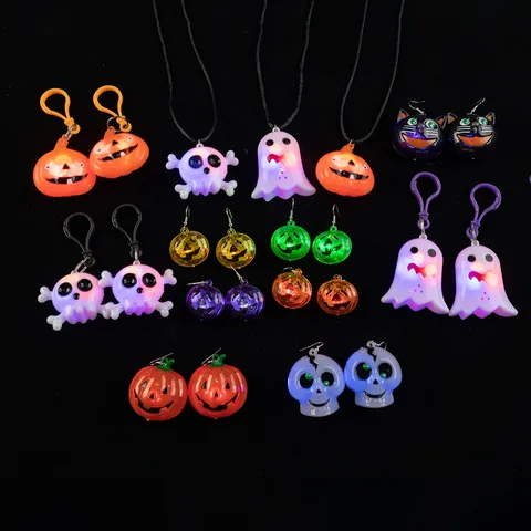 Halloween LED Leuchtende Halskette Ohrringe Schlüsselanhänger Kürbis Geist Totenkopf Katze Anhänger Festliche Party Zubehör Schmuck