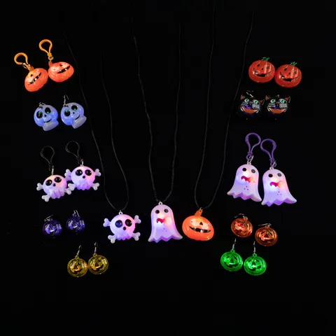 Halloween LED Leuchtende Halskette Ohrringe Schlüsselanhänger Kürbis Geist Totenkopf Katze Anhänger Festliche Party Zubehör Schmuck