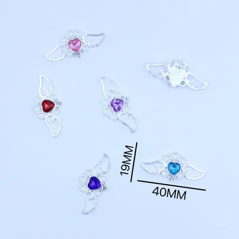 DIY Aleación Corazón Alas Diamante de Imitación Acrílico Colgante Decorativo Ropa Lazo Artesanía Accesorios Hallazgos de Joyería