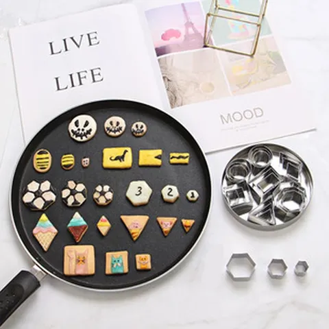Ensemble d'Emporte-Pièces en Acier Inoxydable Moules à Biscuits en Métal Outils de Pâtisserie DIY Cœur Étoile Fleur Cuisine