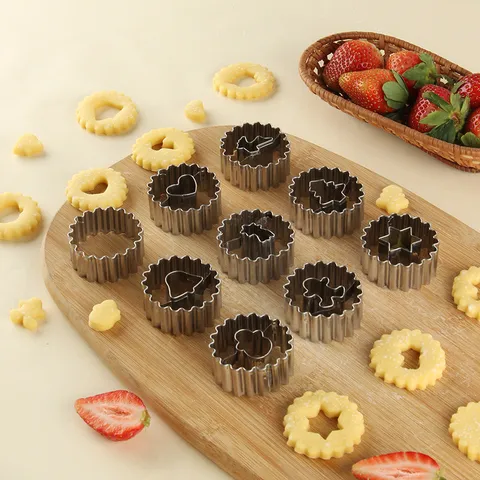 Collection de Moules à Biscuits Noël Pâques en Acier Inoxydable Coupe-pâtisserie en Métal Outils Fondant Pour Cuisine DIY