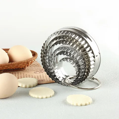 Moule à Raviolis en Acier Inoxydable à Bord Ondulé pour Cuisine Pâtisserie DIY Fondant Outil Coupe-Cercle en Métal