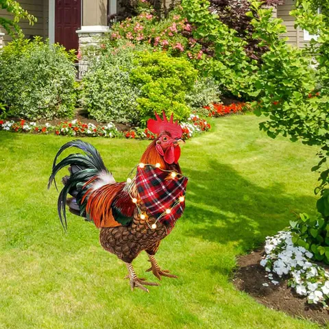 Paletto da Giardino in Metallo per Gallina di Natale Decorazione da Cortile Gallo in Ferro con Sciarpa a Quadri e Luci LED