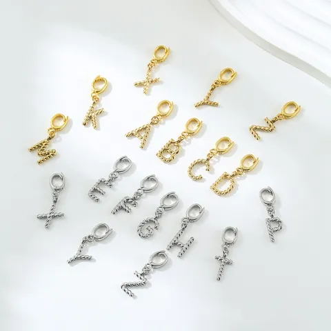 Ciondolo con Chiusura a Lettera Iniziale Intrecciata in Rame Acciaio Inossidabile per Creazione Fai da Te di Collane e Bracciali Componenti per Gioielli con Alfabeto Galvanizzato