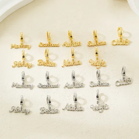 Ciondoli con Parole per Creazione Gioielli DIY Rame Placcato Oro Argento Charms Lettere per Collane Braccialetti Mommy Bestie Honey Wife Accessorio Gioielli