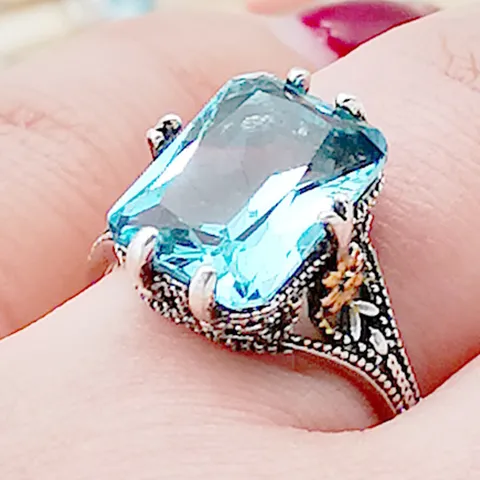 Vintage Two Tone Flower Ring For Women Retro 925 Silver Plated Square Sea Blue Rhinestone Engagement Band Jewelry