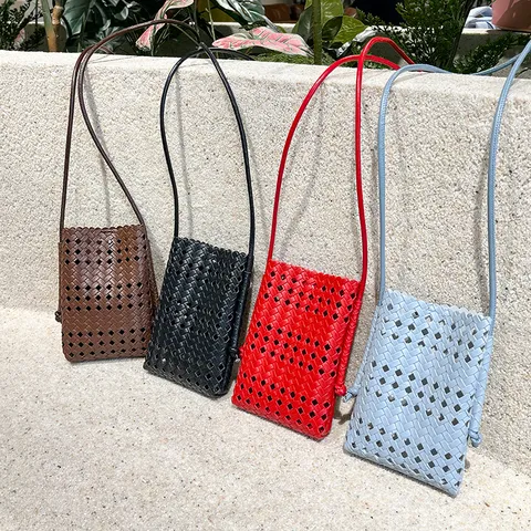 Pochette de Téléphone pour Femmes Minimaliste Urbain en Cuir PU Tressé Ajouré Carré Vertical Bandoulière Unique Sac À Main Fermoir Magnétique Décontracté Navette Portefeuille Petit Sac