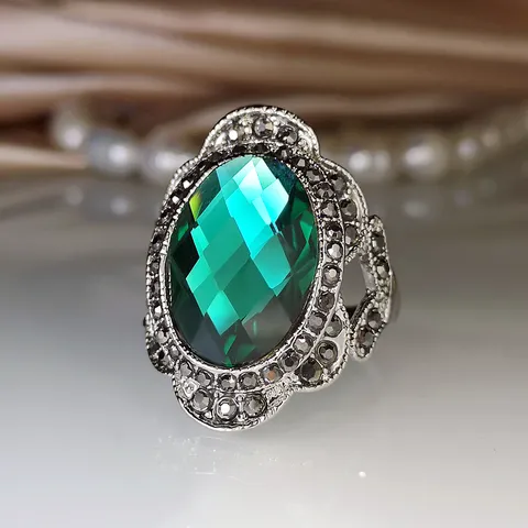 Vintage Overdreven Smaragd Kristal Strass Ring Voor Vrouwen Retro Hol Gesneden Legering Statement Vingerring Sieraden Cadeau