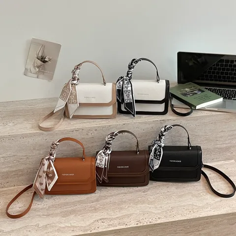 Bolso Cruzado Cuadrado de Cuero PU Minimalista Retro para Mujer Bolso de Hombro con Solapa y Decoración de Bufanda