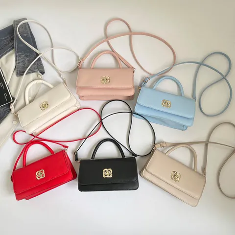 Sac Sous les Bras Minimaliste pour Femmes en Cuir PU Couture Rabat Sac à Épaule Classique Sac Baguette Sac Bandoulière Décontracté Navette